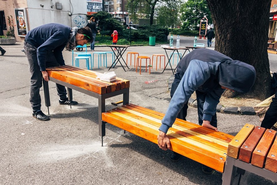 Namestie pre ludi-lavička_inštalácia_foto_Braňo Bibel