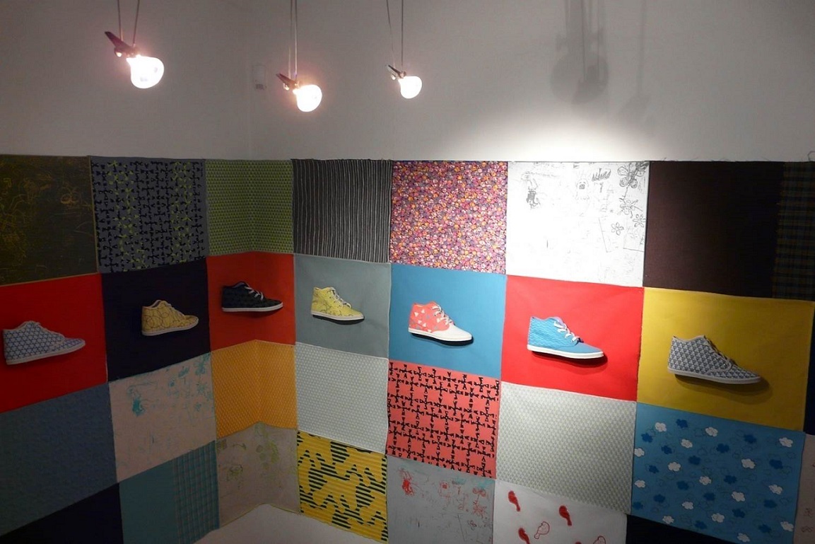 Študentky ateliéru textilného dizajnu- spolupráca s firmou Novesta a.s.- Ateliér textilného dizajnu