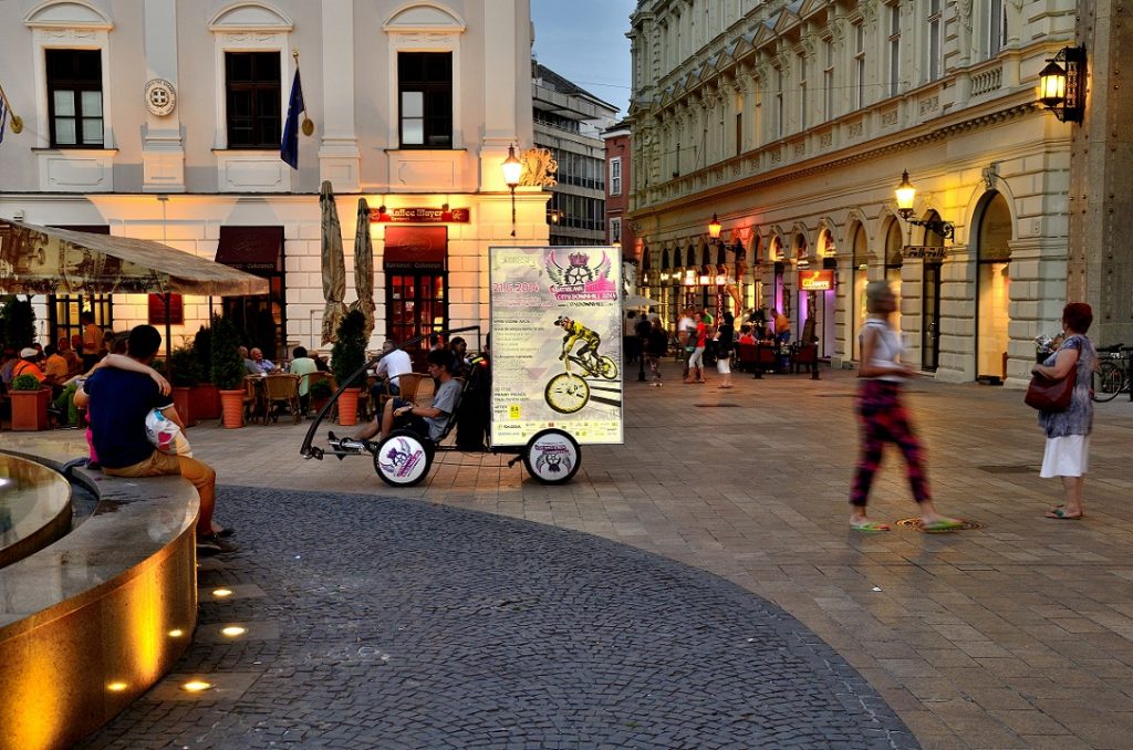Nová forma outdoor reklamy u nás - Promobike - City Downhill