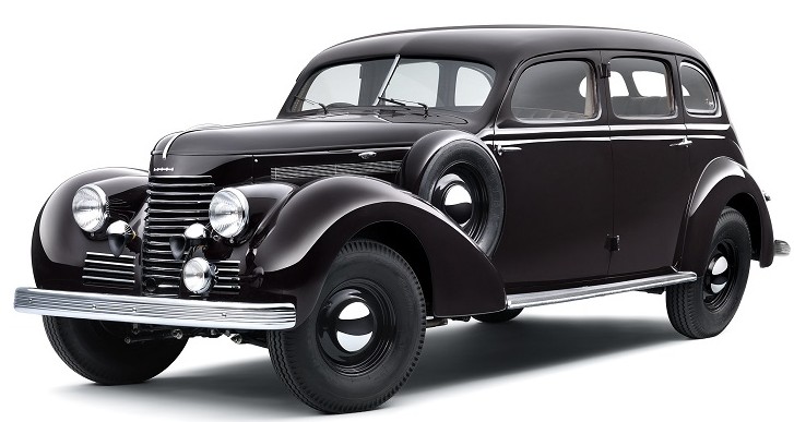 Tri automobilové ikony značky ŠKODA Popular, Rapid a Superb - ŠKODA Superb 4000