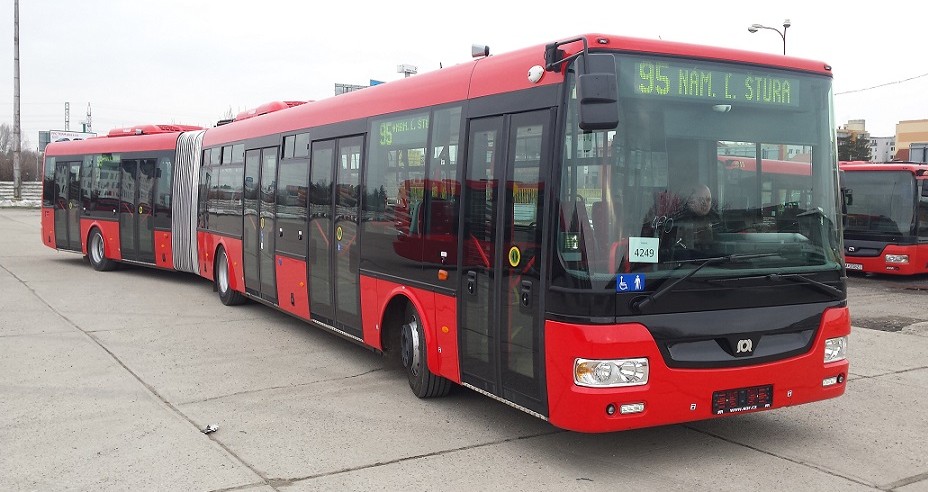 Šéf DPB Ľubomír Belfi V Bratislave už máme desať nových kĺbových autobusov