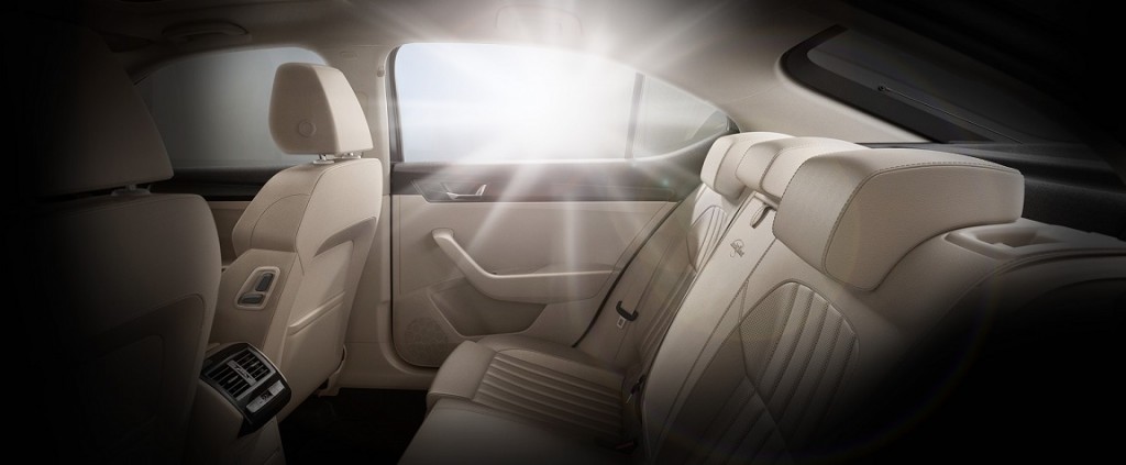 Dnes bola na autosalóne predstavená nová ŠKODA Superb. Poznáme jej cenu! - obr.10