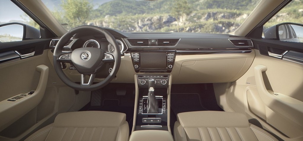 Dnes bola na autosalóne predstavená nová ŠKODA Superb. Poznáme jej cenu! - obr.11