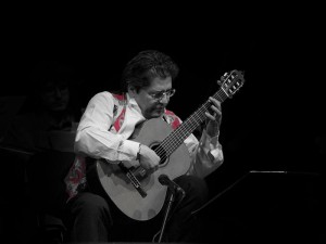 Koniec júna bude patriť svetovým gitaristom - 28.6. Costas Cotsiolis