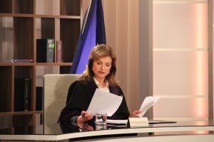 Po príchode Františka Borovského do TV Barrandov, televízia uvedie nový seriál zo súdnej siene Sudkyňa Barbara