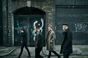 Recenzia CD Mumford & Sons vymenili kovbojský imidž za kožené bundy