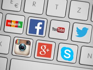 mBank má novú posilu pre sociálne médiá, vybrala si agentúru Manage Social-kolaz-masmedialne.info-zdroj foto-pixababy.com