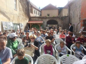 40. Medzinárodný gitarový festival J.K. Mertza - Už pol hodinu pred koncertom bola záhrada Albrechtovcov takmer plná