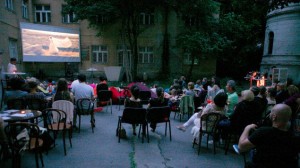 Letné kino na nádvorí Pisztoryho paláca sa už môže začať!