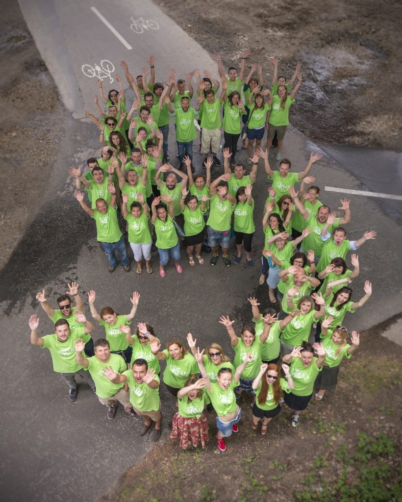 24.7.2016 ziva retaz pre Petra Sagana - zamestnanci Slovak Telekom