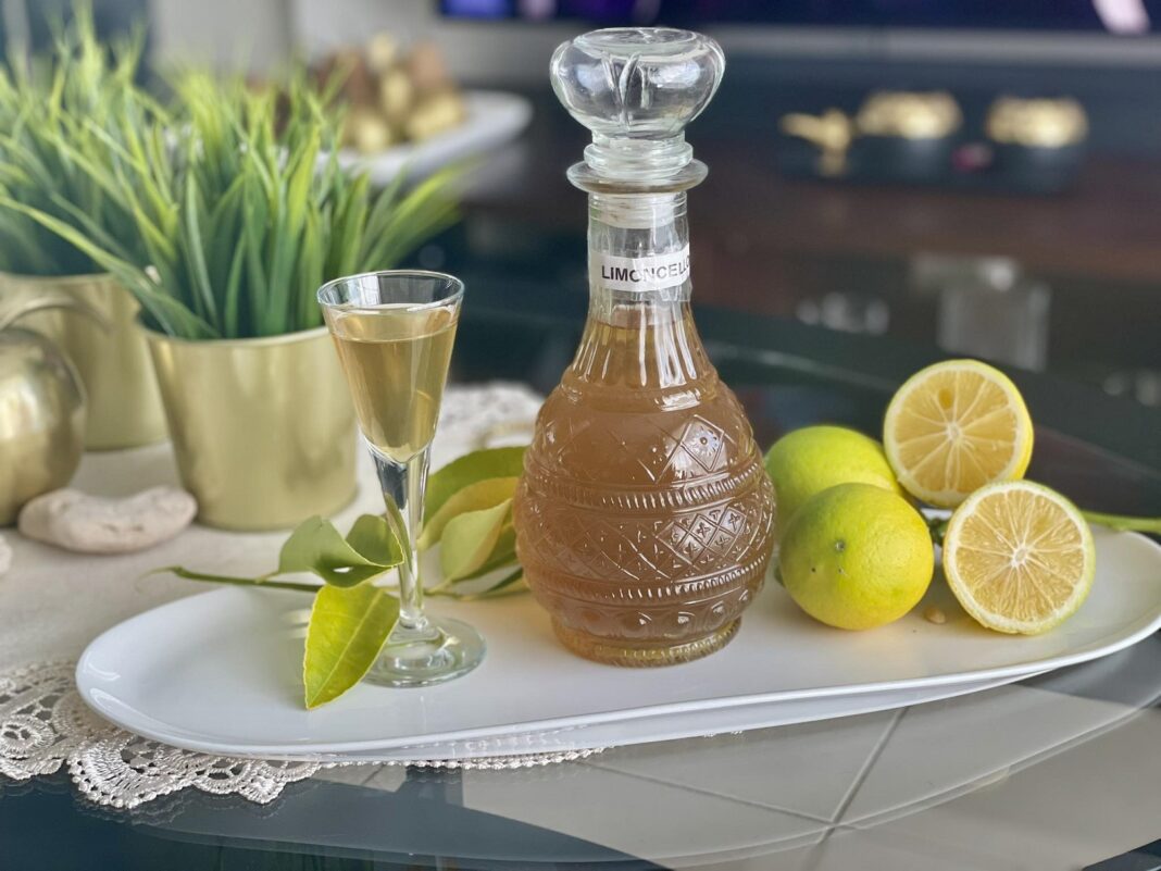 Domáce limoncello osviežujúci nápoj s chuťou Talianska