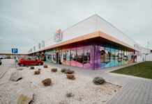 dm má novú predajňu v Kvetoslavove a na vybudovanie bezpečnej zastávky prispela 12 682 €