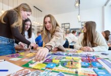 Finančná gramotnosť na školách rastie. Interaktívne hry zaujali viac ako tisíc študentov