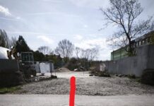 Ružinov čelí kritike pri prístavbe ZŠ Vrútocká. Súkromní vlastníci namietajú prejazd ťažkých áut cez ich cestu