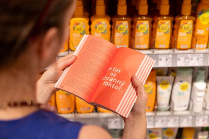 Knihu Príťažlivosť dostanú zákazníci dm za nákup produktov SUNDANCE