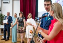 Najlepší študenti kraja si prevzali ocenenia. Bratislavský kraj zverejnil mená úspešných žiakov