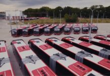 Do ulíc Bratislavy vyrazilo 18 nových kĺbových autobusov. Do konca roka ich pribudne ešte viac ako sto