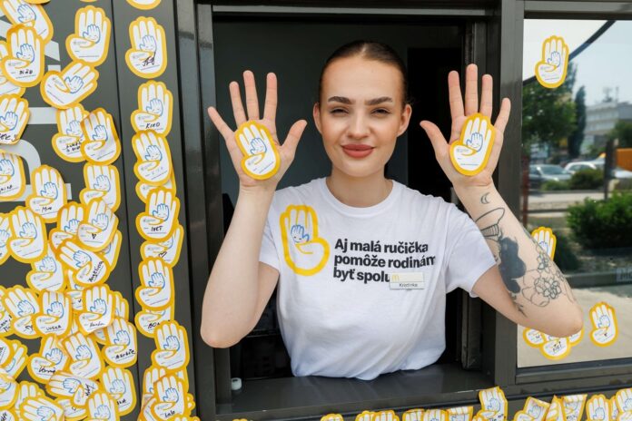 mcdonald's-ronald mcdonald-house-zbierka-rucicky