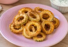 RECEPT: Chrumkavé cuketové krúžky s parmezánom upečiete jednoducho v rúre