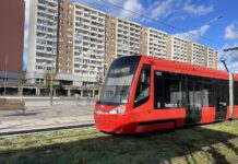 Rok petržalskej električky: Jozef Chajdiak chváli dopravu, upozorňuje však na nedorobky a verejný priestor