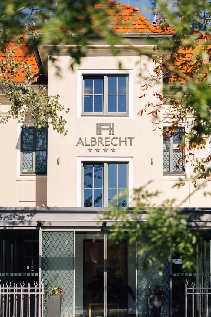 hotel-albrecht-a-jeho-restauracia-sa-opat-otvorene