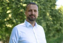 Roman Lamoš tvrdí, že ho niekto sledoval. Otázky o jeho bývaní v Ružinove a rodinnom dome v Tomášove zostávajú nezodpovedané