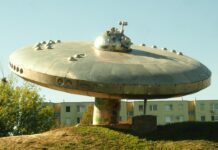 Vrakunské UFO prežilo hrozbu odstránenia. Lietajúci tanier na Medzijarkoch už takmer 50 rokov rozvíja detskú fantáziu